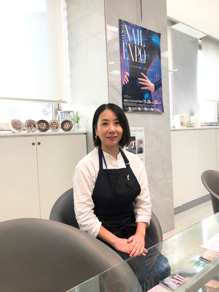 笑顔を向けてくださる今岡智子先生。