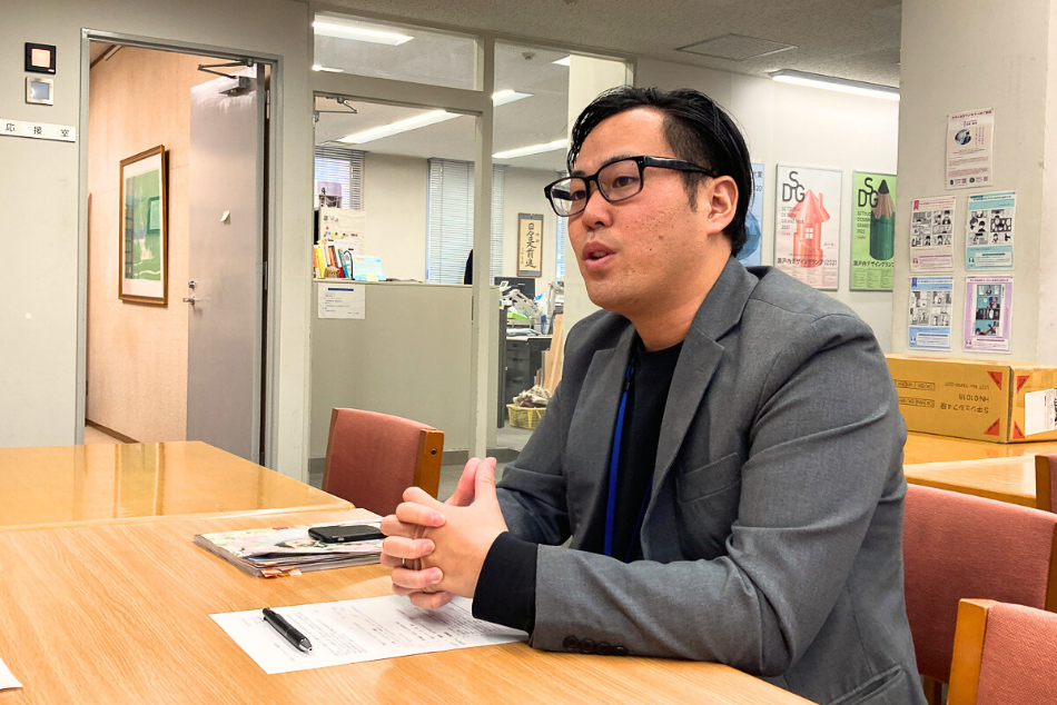 穴吹ビューティーカレッジの猪塚先生の写真