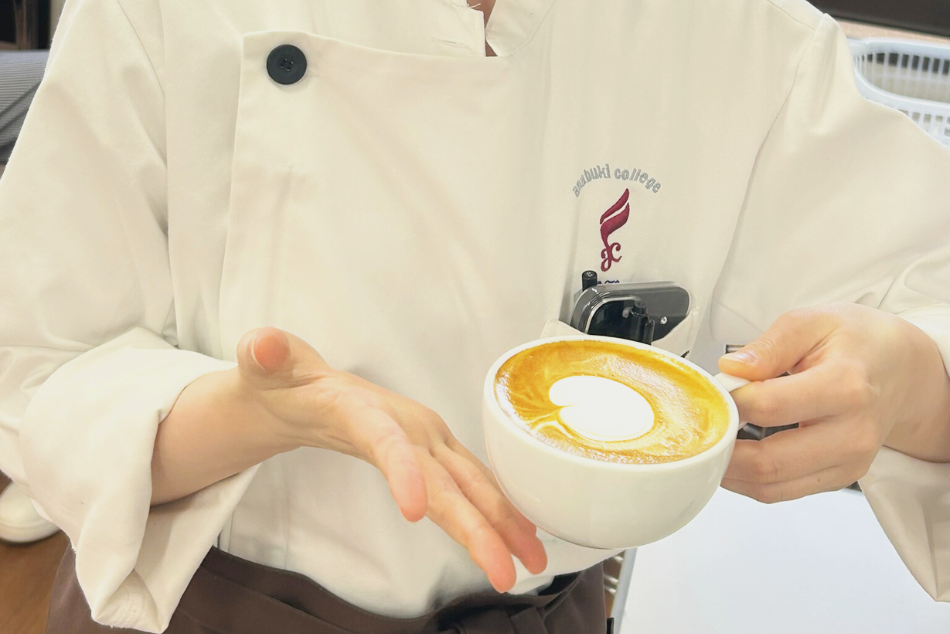 学生が作ったラテアート