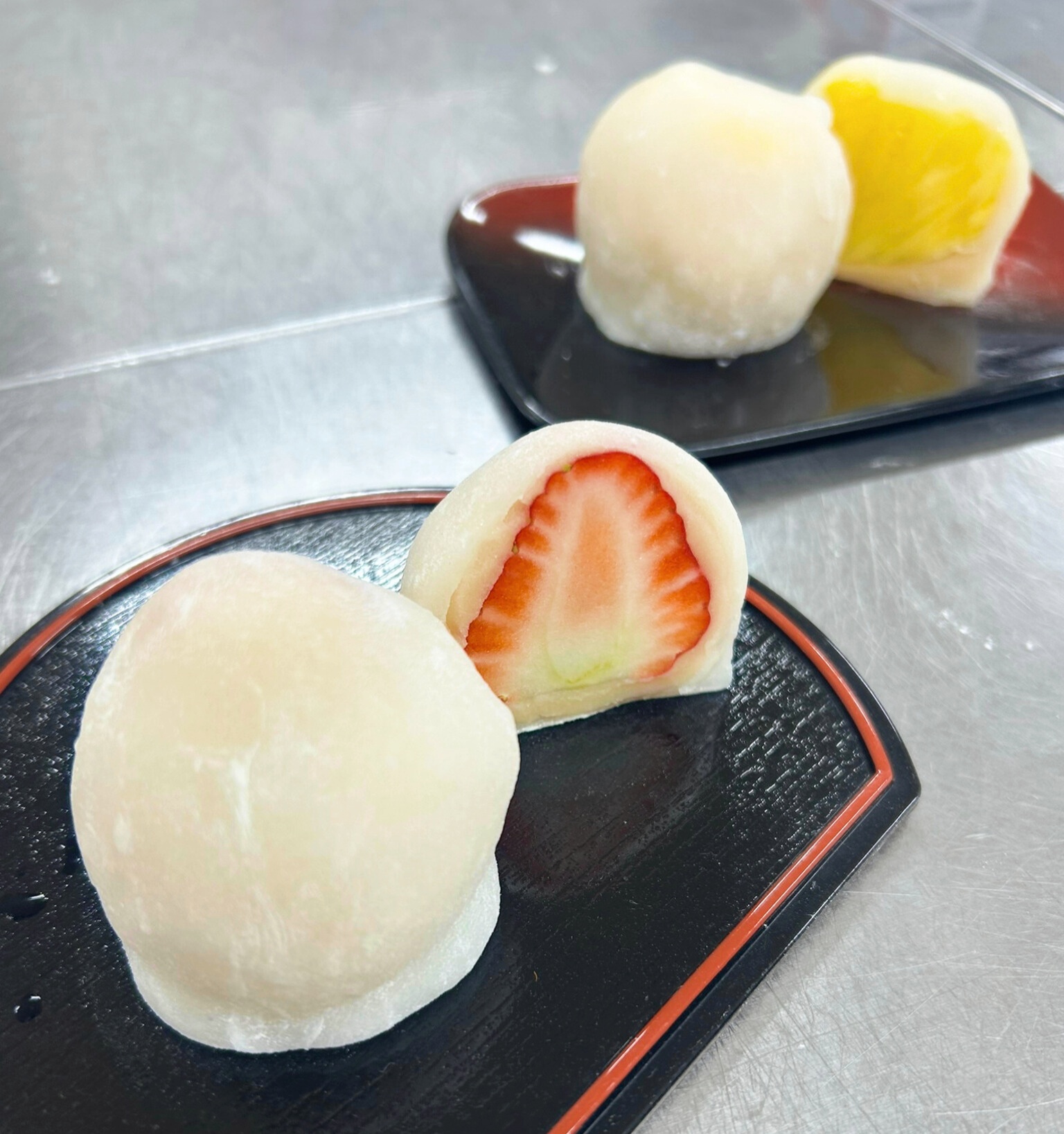 イチゴとパイナップルのフルーツ大福